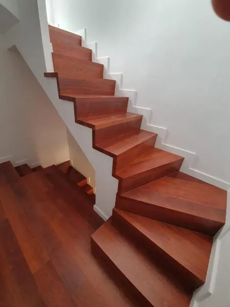 Escalera de parquet